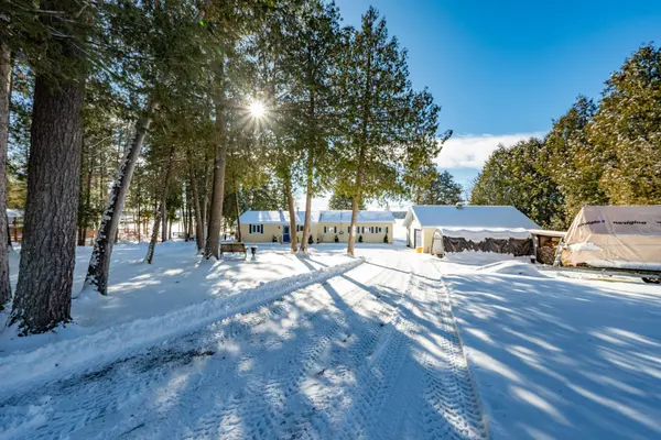 North Algona Wilberforce, ON K0J 1T0,229 Holiday LN