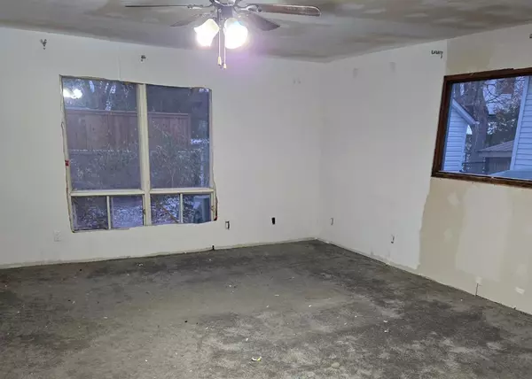 Arnprior, ON K7S 1T2,47 Victoria ST