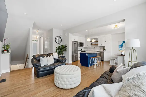 Stittsville - Munster - Richmond, ON K0A 2Z0,52 Hackamore CRES