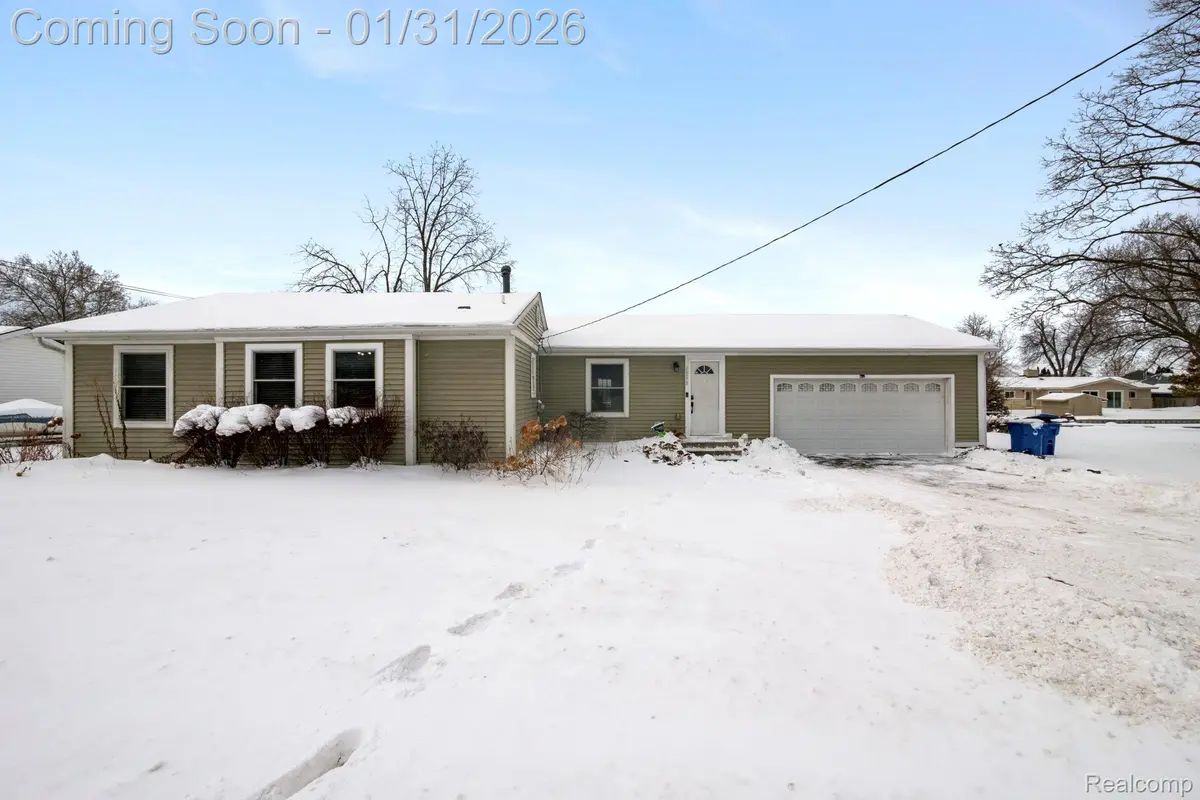 1298 S Cass Lake RD, Waterford Charter Township, MI 48328