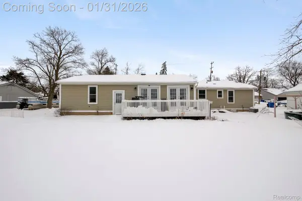 1298 S Cass Lake RD, Waterford Charter Township, MI 48328