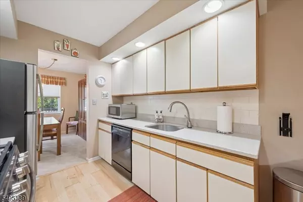 Chatham Twp., NJ 07928,17 Coachlight Dr #17