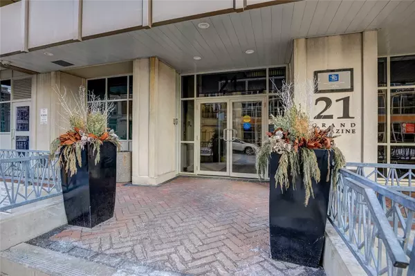 Toronto C01, ON M5V 1B5,21 Grand Magazine ST #210