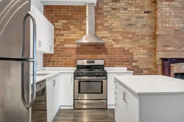 Toronto C01, ON M6G 1A1,464 College ST #2