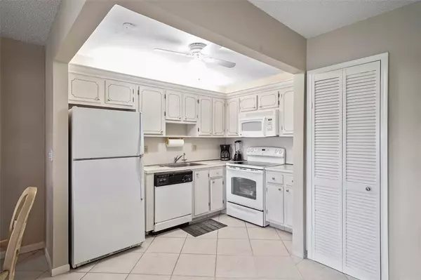 Tamarac, FL 33319,4980 E Sabal Palm Blvd #330