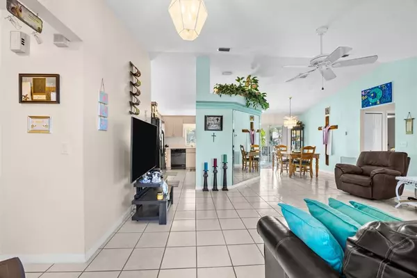 Port St Lucie, FL 34953,590 SW Lacroix Ave