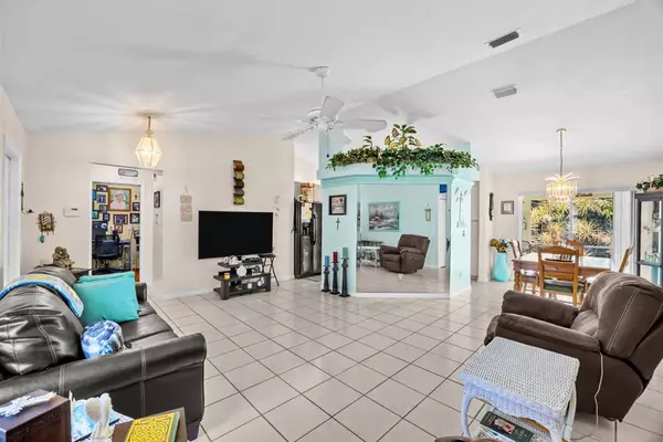 Port St Lucie, FL 34953,590 SW Lacroix Ave