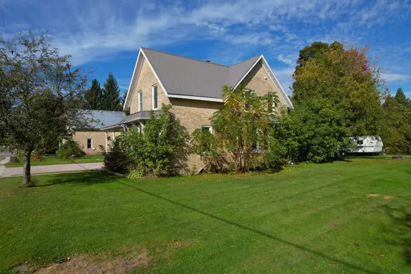 South Bruce Peninsula, ON N0H 1P0,24 QUEEN ST E