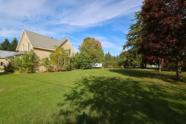 South Bruce Peninsula, ON N0H 1P0,24 QUEEN ST E