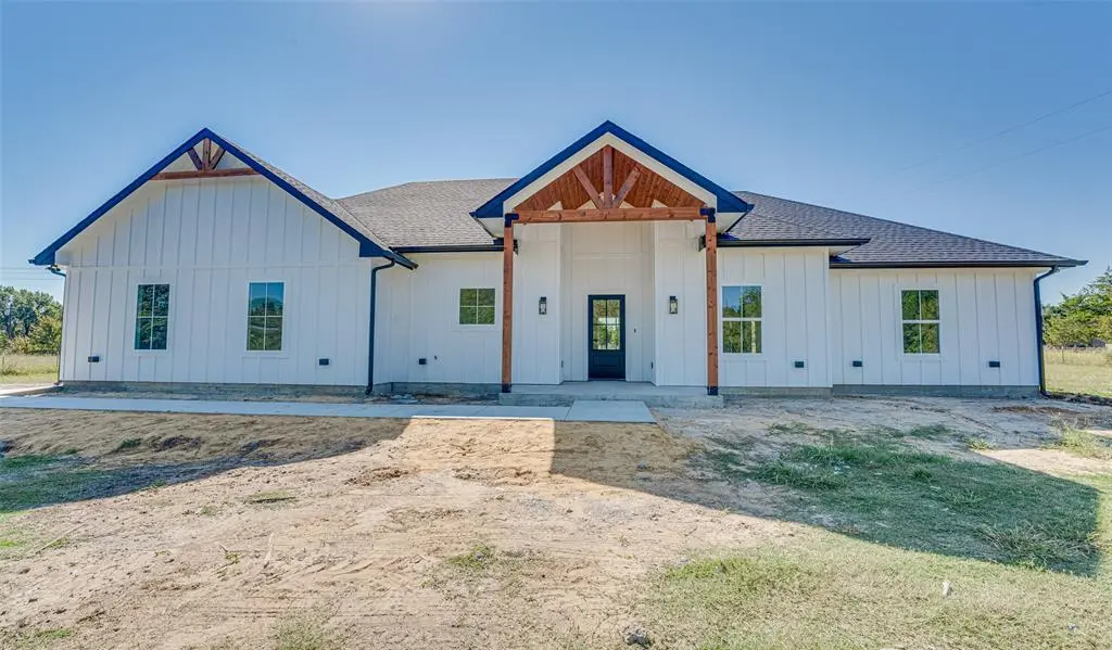 3072 NE County Road 1030, Chatfield, TX 75105