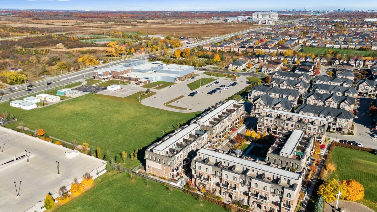 Oakville, ON L6M 0S3,2441 Greenwich DR N #42