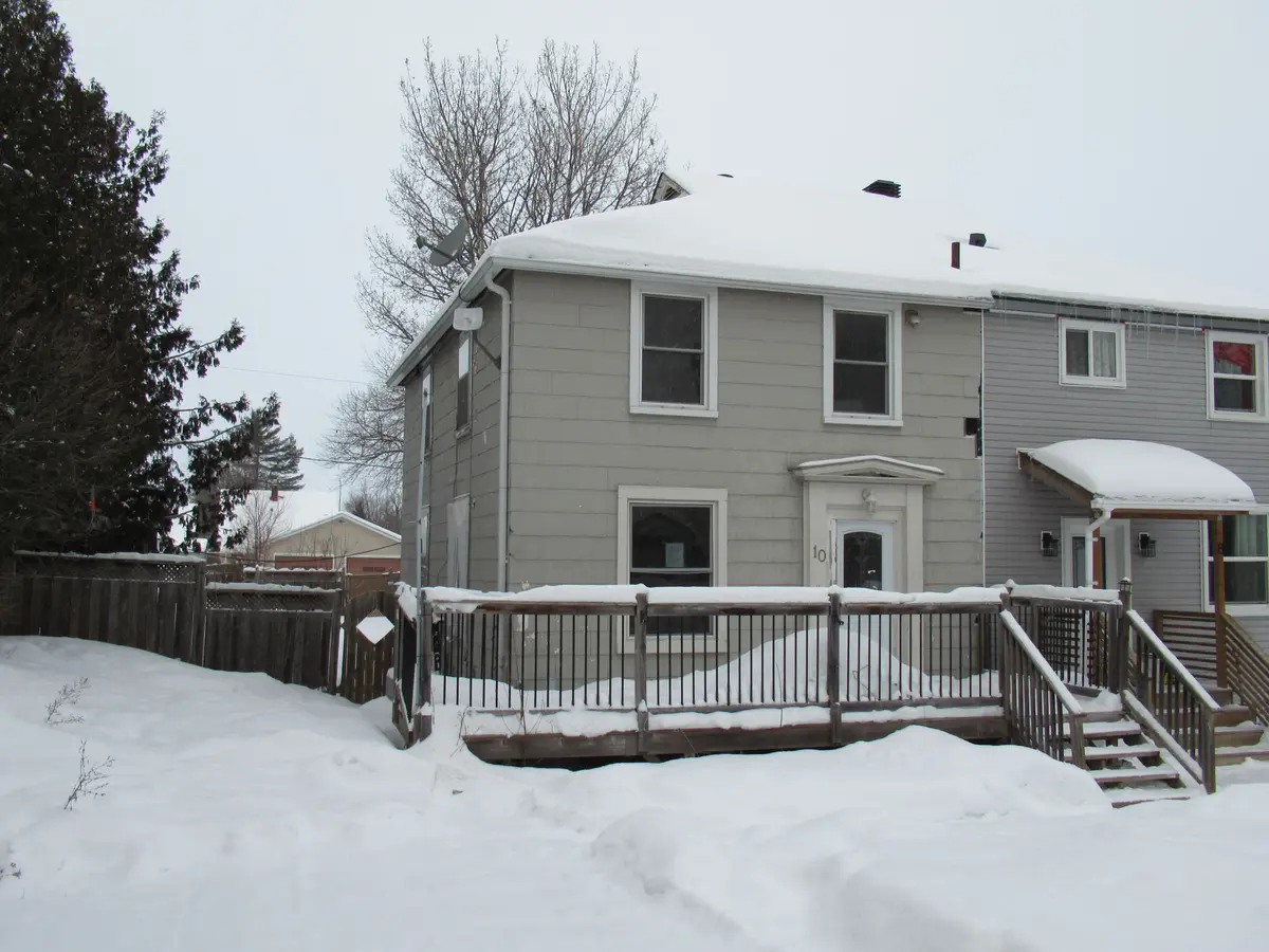 Deep River, ON K0J 1P0,10 Iberville ST