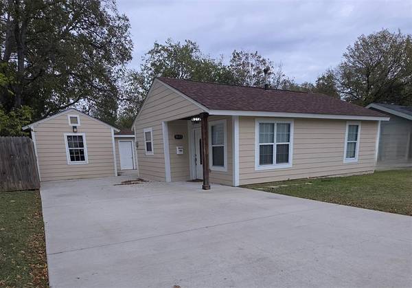 1653 Bell Avenue,  Blue Mound,  TX 76131