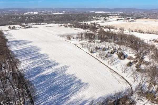 63 Valley Crest Rd, Clinton Twp., NJ 08833