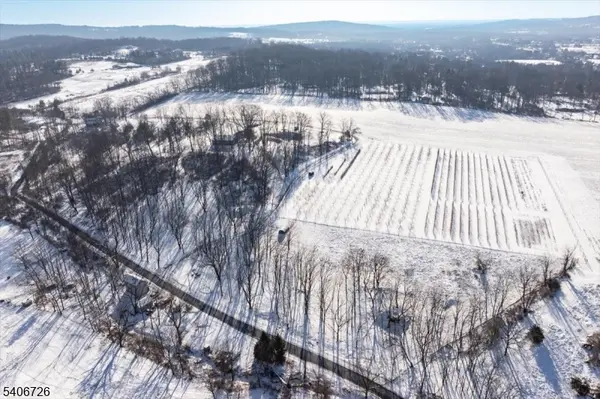 63 Valley Crest Rd, Clinton Twp., NJ 08833