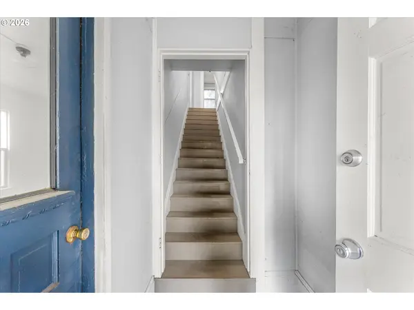 1016 CENTER ST, Oregon City, OR 97045