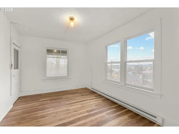 1016 CENTER ST, Oregon City, OR 97045