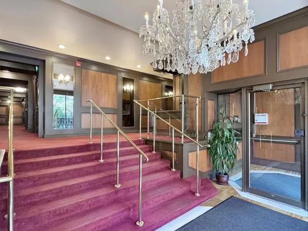 Toronto C04, ON M5N 1C4,740 Eglinton AVE W #309