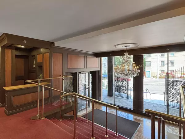 Toronto C04, ON M5N 1C4,740 Eglinton AVE W #309