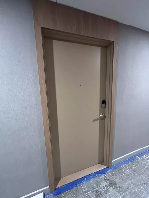 Toronto C13, ON M3C 0S4,1 Quarrington LN #906