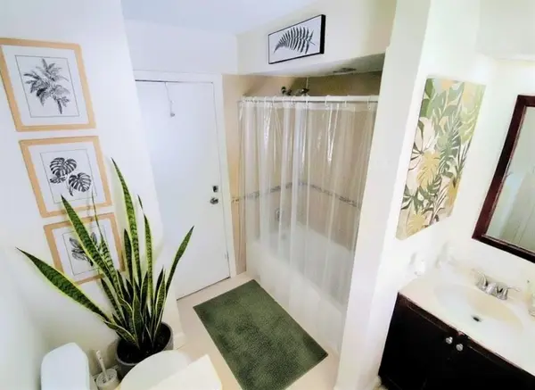 Lauderhill, FL 33313,2481 NW 56th Ave #8-16