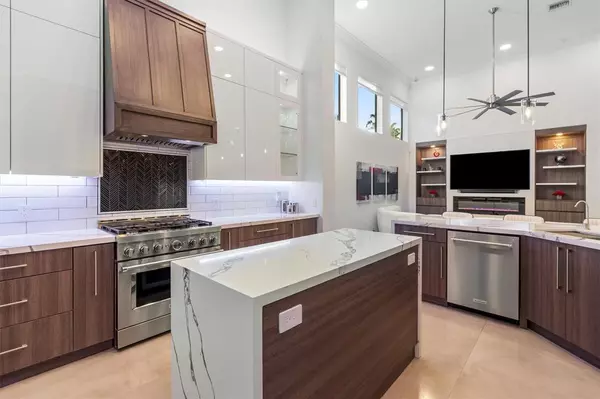 Plantation, FL 33324,127 Swan Ave