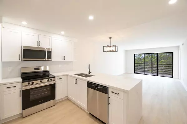 2322 S Cypress Bend Dr #411, Pompano Beach, FL 33069