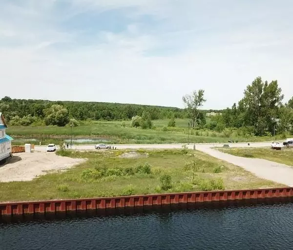 Tay, ON L0K 1R0,21 Dock LN