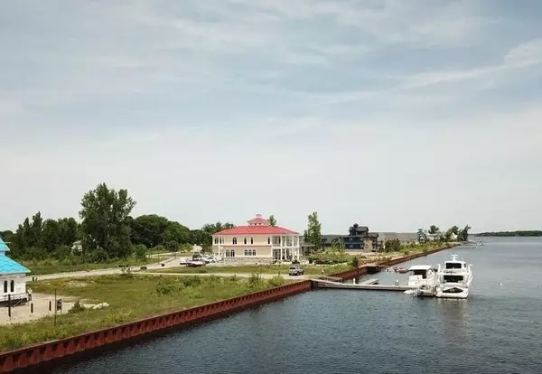 Tay, ON L0K 1R0,21 Dock LN