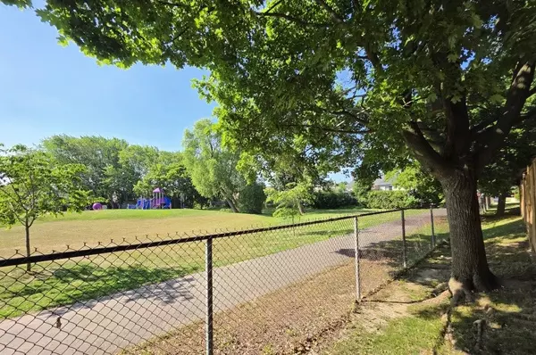 Burlington, ON L7P 3P6,2185 Fairchild BLVD #18