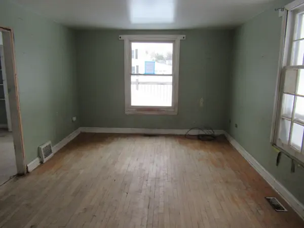 Deep River, ON K0J 1P0,10 Iberville ST