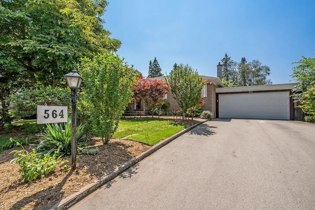 Burlington, ON L7N 2W3,564 Maplehill DR