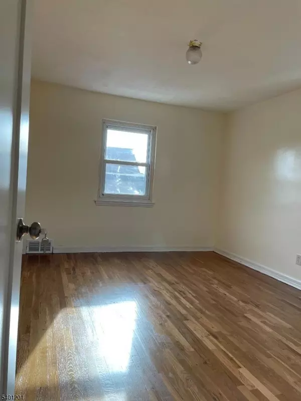 Newark City, NJ 07106,138 Midland Pl