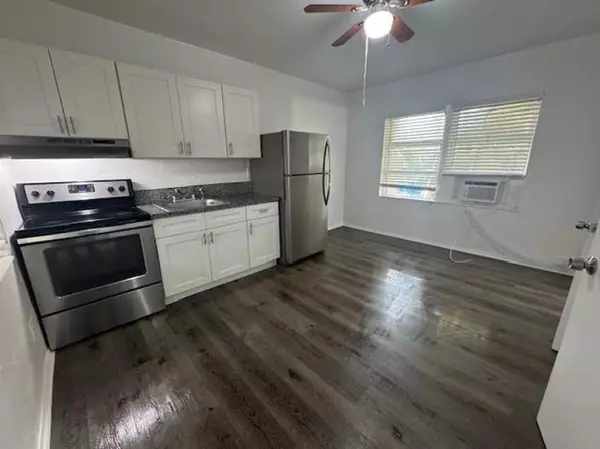 Fort Lauderdale, FL 33301,100 Isle Of Venice Dr #13