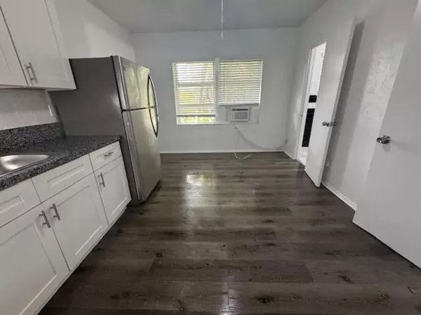 Fort Lauderdale, FL 33301,100 Isle Of Venice Dr #13