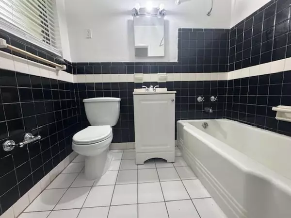 Fort Lauderdale, FL 33301,100 Isle Of Venice Dr #13