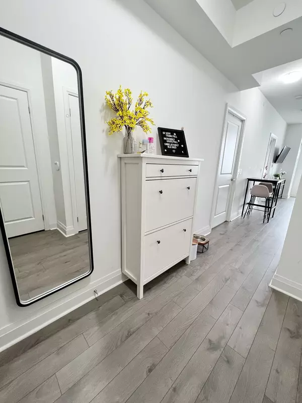 Toronto W08, ON M9Z 4Z6,17 Zorra ST #2004