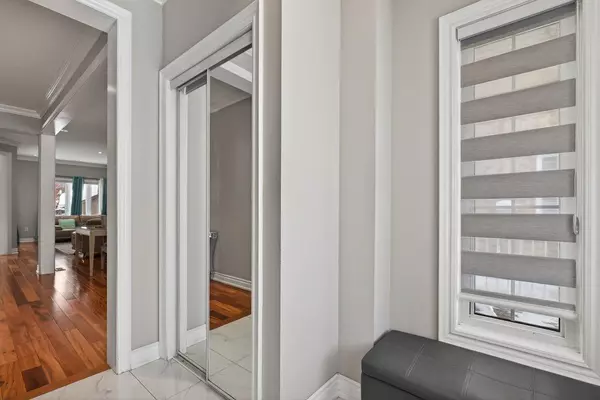 Burlington, ON L7L 7C5,5463 Blue Spruce AVE