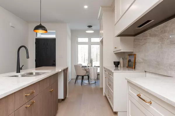 Pelham, ON L3C 3C3,11 Stickles ST