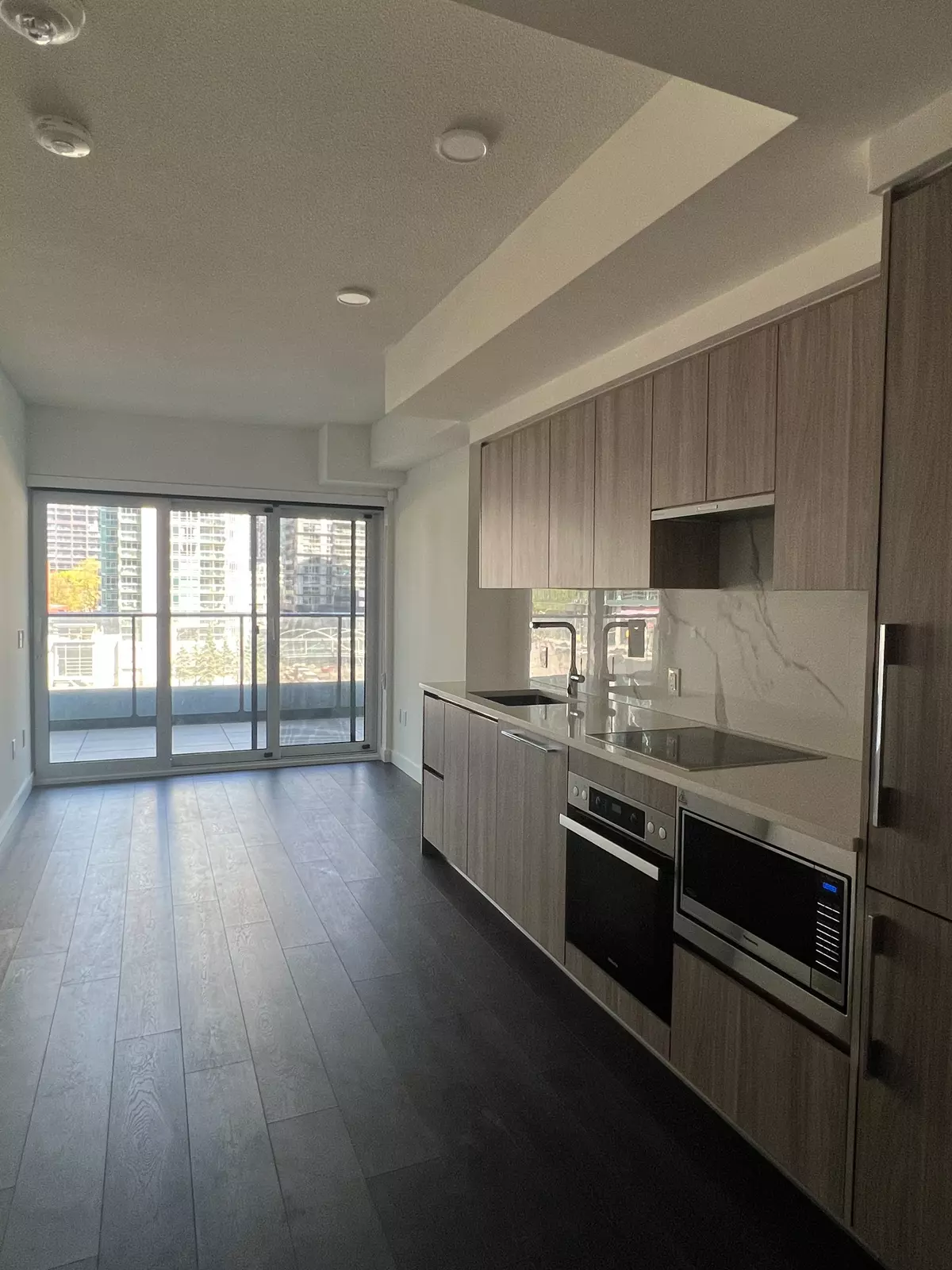 Toronto, ON M5V 0X3,1 Concord Cityplace WAY #501