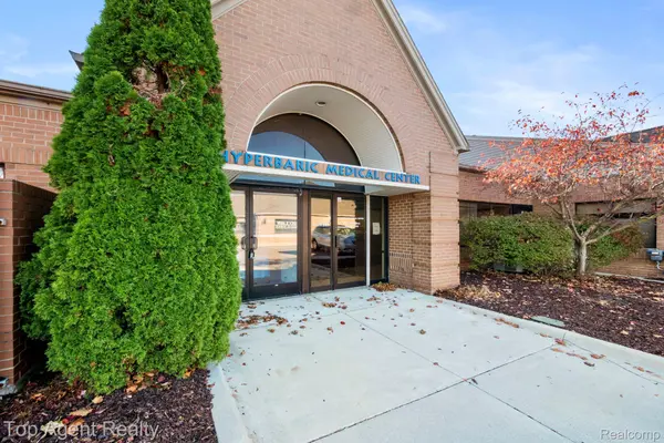 42490 Garfield RD, Clinton Charter Township, MI 48038