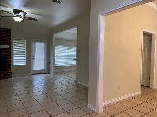 Leonard, TX 75452,1102 N Main Street