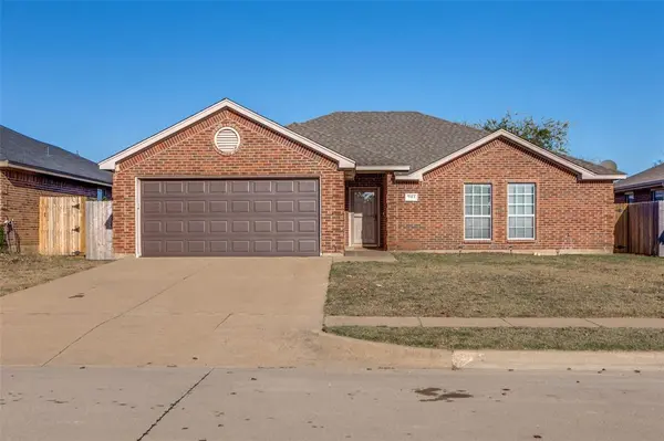 941 La Sierra Drive, Crowley, TX 76036