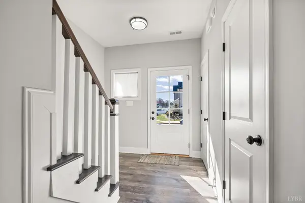 1240 Lindenshire DR, Forest, VA 24551