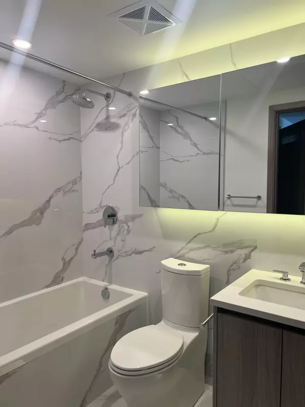 Toronto, ON M5V 0X3,1 Concord Cityplace WAY #501