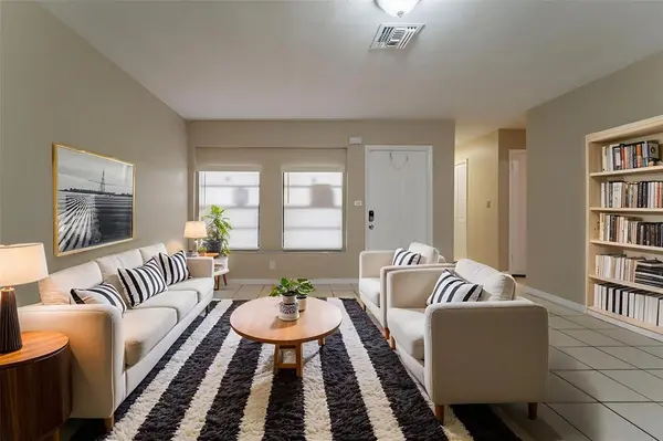 Hollywood, FL 33024,6660 Allen St