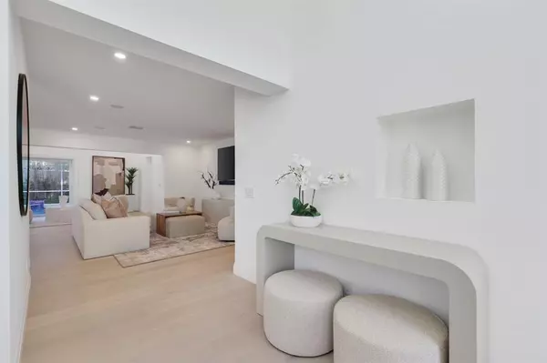 Boca Raton, FL 33432,735 NE 6th St