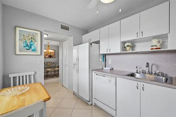 3990 NW 42nd Ave #305, Lauderdale Lakes, FL 33319