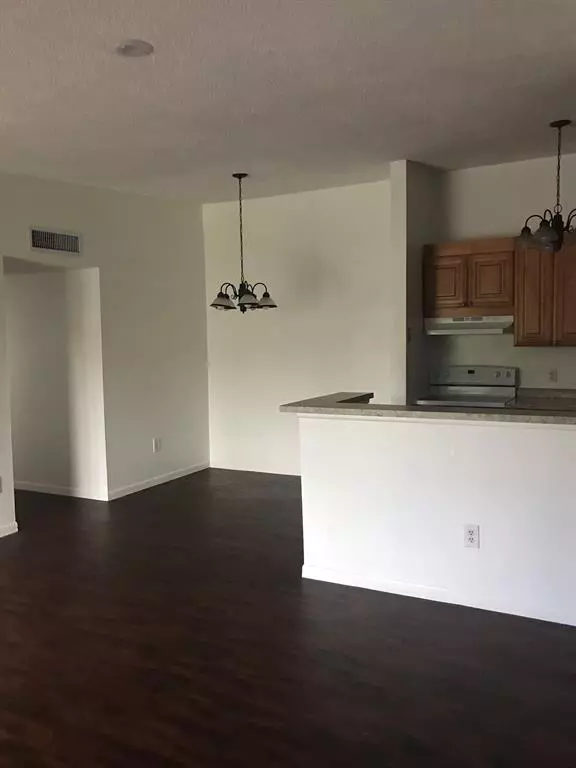 Miami, FL 33179,819 NE 199th St #205