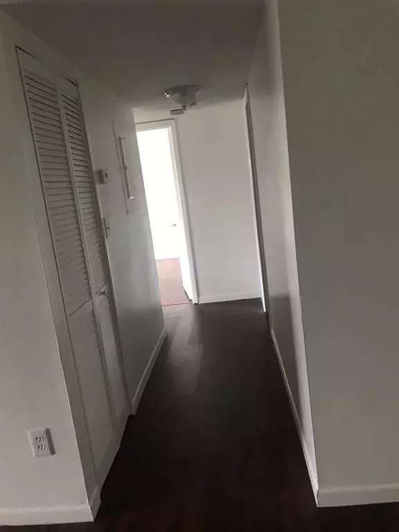 Miami, FL 33179,819 NE 199th St #205